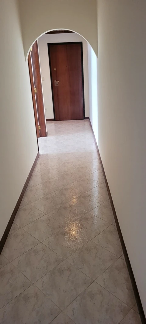 Apartamento T2 para Venda em Agualva e Mira-Sintra