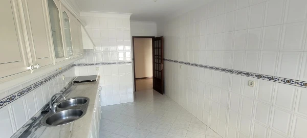 Apartamento T2 para Venda em Agualva e Mira-Sintra