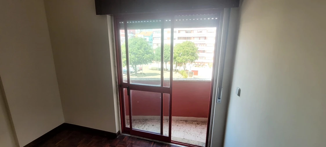 Apartamento T2 para Venda em Agualva e Mira-Sintra Foto 23