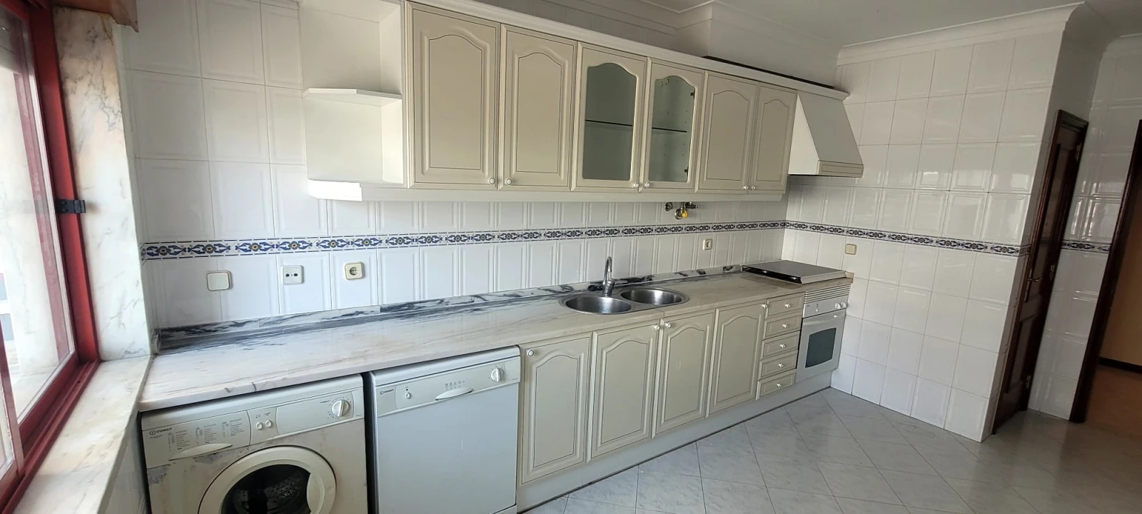 Apartamento T2 para Venda em Agualva e Mira-Sintra Foto 3