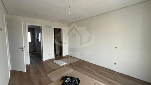 Moradia T3 para Venda em Santa Barbara