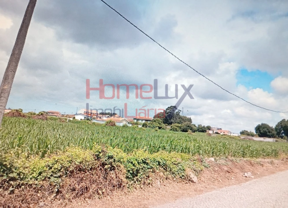 Terreno para Venda em Castêlo da Maia Foto 2