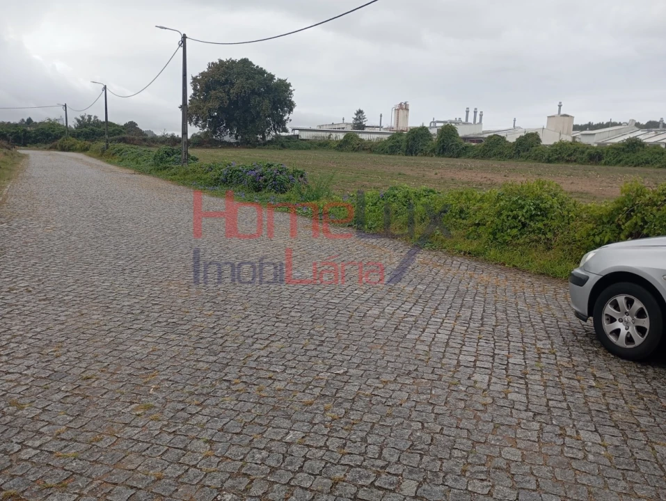 Terreno para Venda em Castêlo da Maia Foto 1