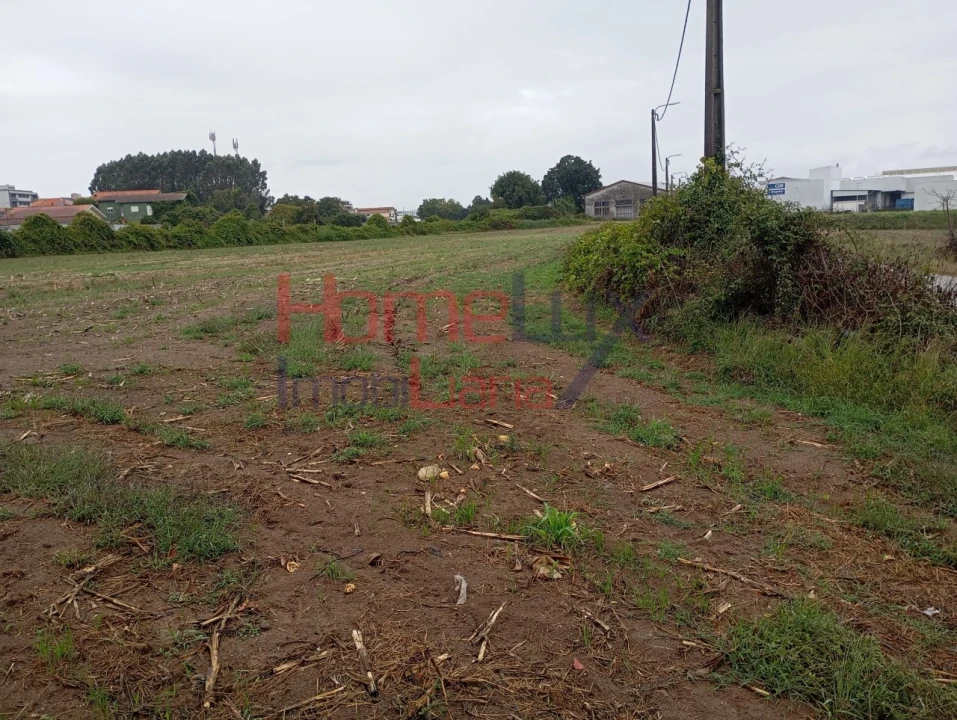 Terreno para Venda em Castêlo da Maia Foto 2