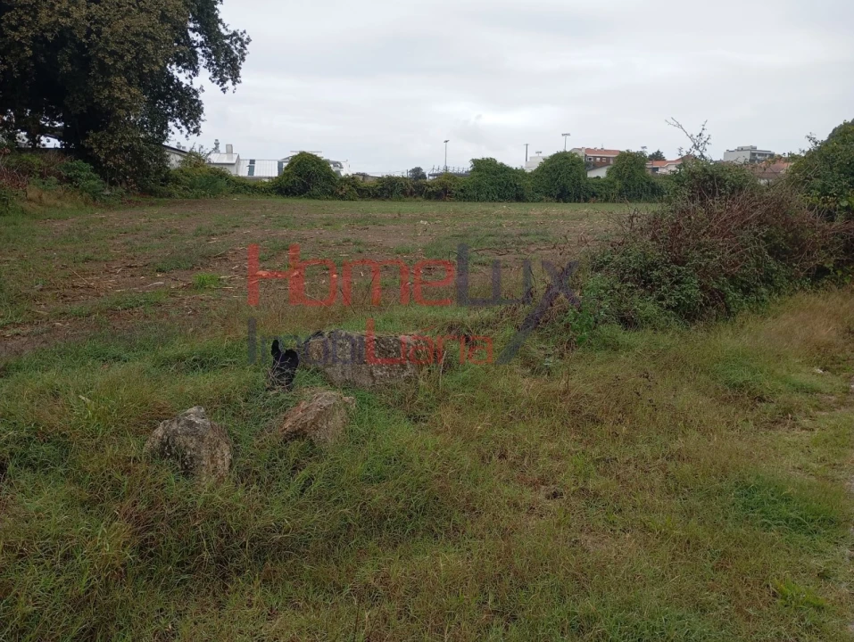 Terreno para Venda em Castêlo da Maia Foto 3