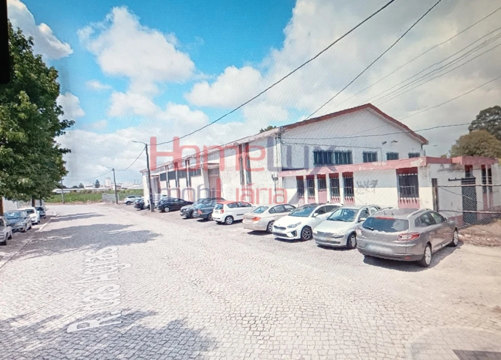 Armazém para Venda em Castêlo da Maia Foto 1