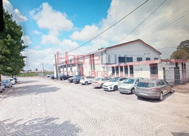 Armazém para Venda em Castêlo da Maia