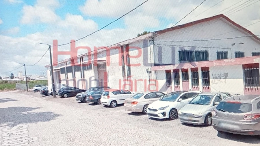 Armazém para Venda em Castêlo da Maia