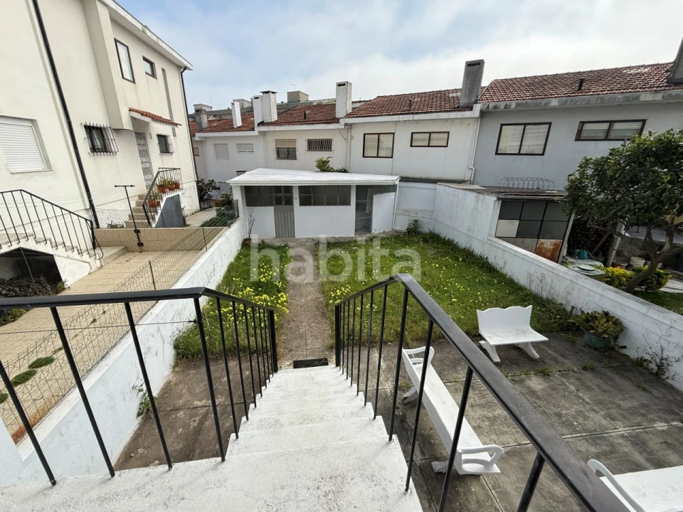 Moradia T6 para Venda em Mafamude e Vilar do Paraíso Foto 1