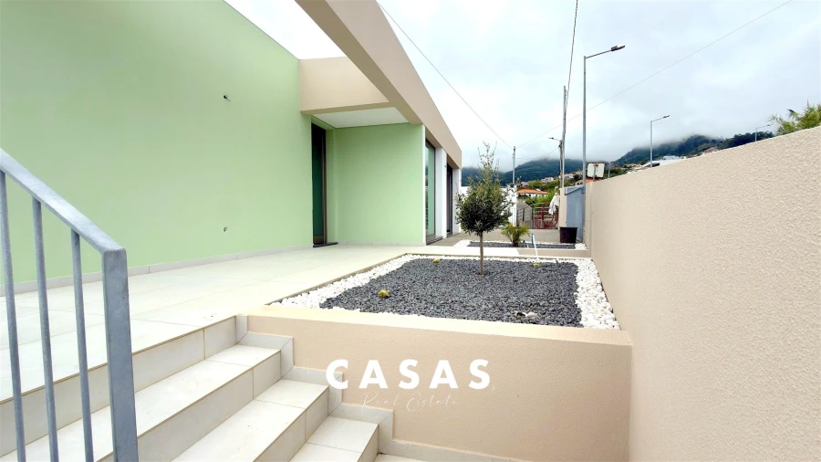 Moradia T2 para Venda em Arco da Calheta Foto 30