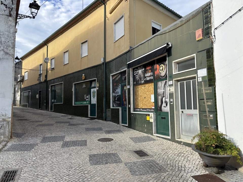 Loja para Venda em Alcanena e Vila Moreira Foto 1