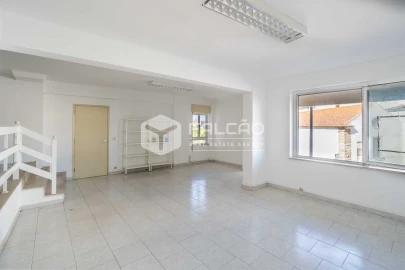 Loja para Arrendamento em Marvila, Ribeira Santarém, São Salvador, São Nicolau