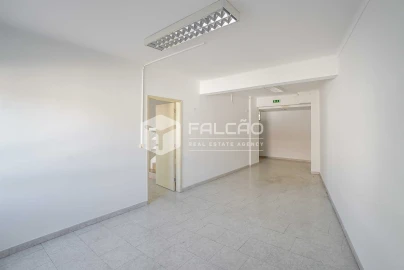 Loja para Arrendamento em Marvila, Ribeira Santarém, São Salvador, São Nicolau