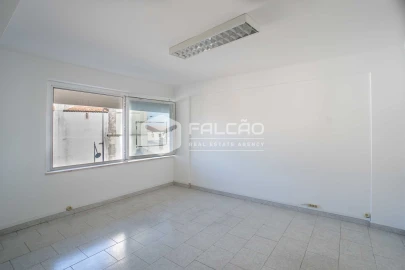 Loja para Arrendamento em Marvila, Ribeira Santarém, São Salvador, São Nicolau