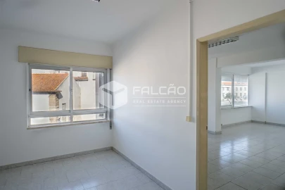 Loja para Arrendamento em Marvila, Ribeira Santarém, São Salvador, São Nicolau