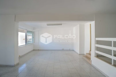 Loja para Arrendamento em Marvila, Ribeira Santarém, São Salvador, São Nicolau