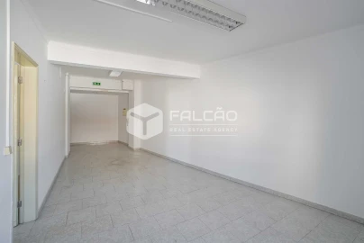 Loja para Arrendamento em Marvila, Ribeira Santarém, São Salvador, São Nicolau