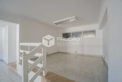 Loja para Arrendamento em Marvila, Ribeira Santarém, São Salvador, São Nicolau