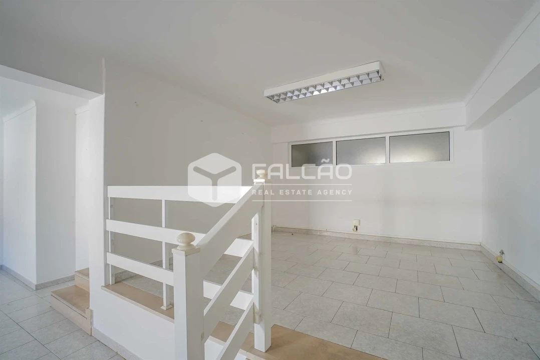 Loja para Arrendamento em Marvila, Ribeira Santarém, São Salvador, São Nicolau Foto 14