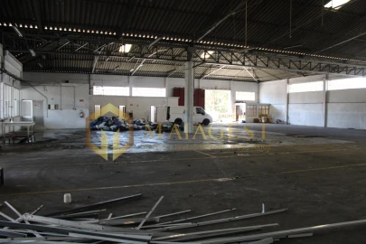 Armazém para Venda em Anta e Guetim