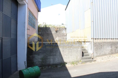 Armazém para Venda em Anta e Guetim