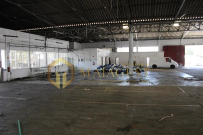 Armazém para Venda em Anta e Guetim
