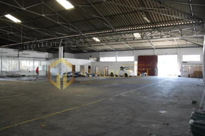 Armazém para Venda em Anta e Guetim