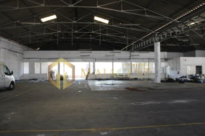 Armazém para Venda em Anta e Guetim