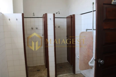 Armazém para Venda em Anta e Guetim