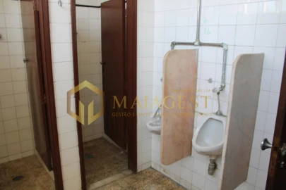 Armazém para Venda em Anta e Guetim