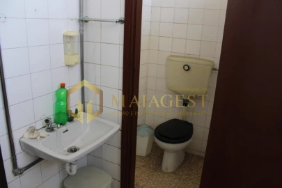 Armazém para Venda em Anta e Guetim