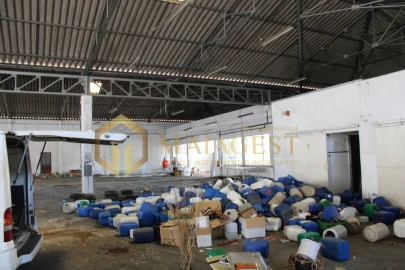 Armazém para Venda em Anta e Guetim