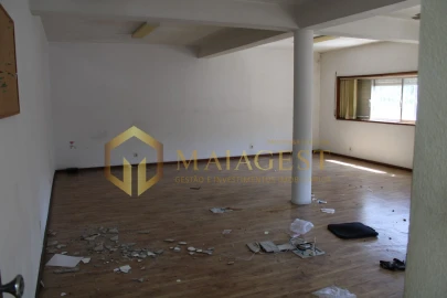 Armazém para Venda em Anta e Guetim