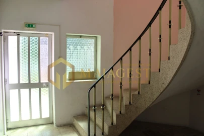 Armazém para Venda em Anta e Guetim