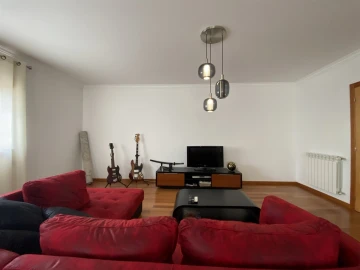 Apartamento T2 para Arrendamento em Marrazes e Barosa