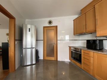 Apartamento T2 para Arrendamento em Marrazes e Barosa