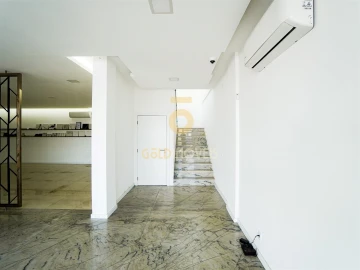 Armazém para Arrendamento em Vila Nova da Telha