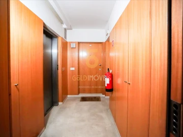Apartamento T2 para Venda em Milheiros