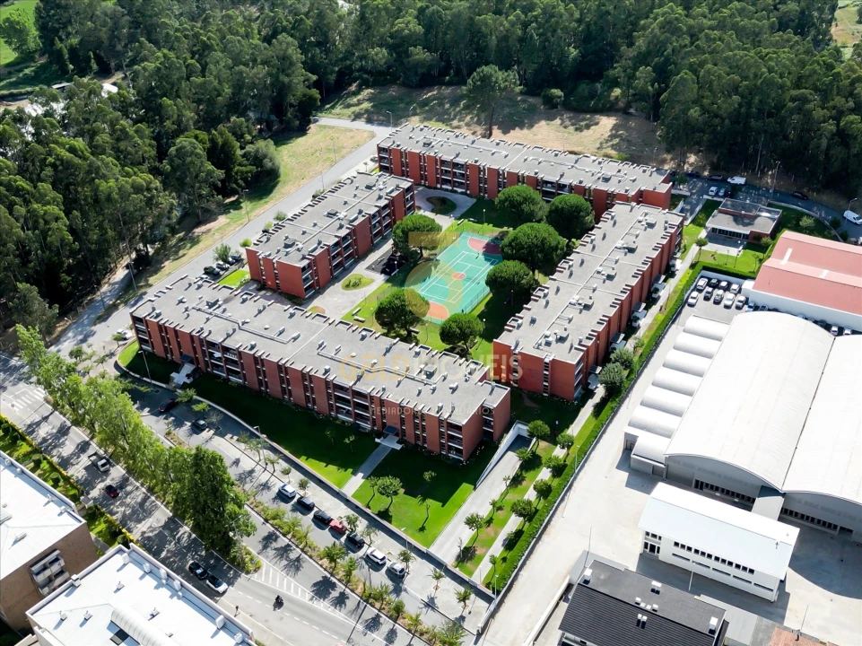 Apartamento T2 para Venda em Milheiros Foto 10