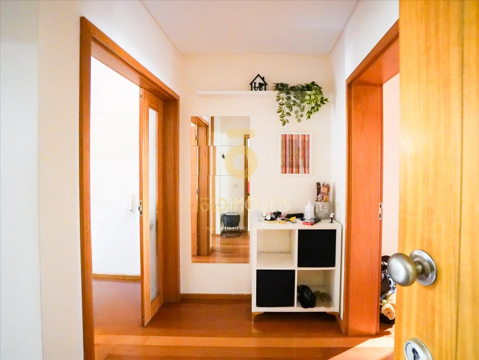 Apartamento T2 para Venda em Milheiros Foto 6