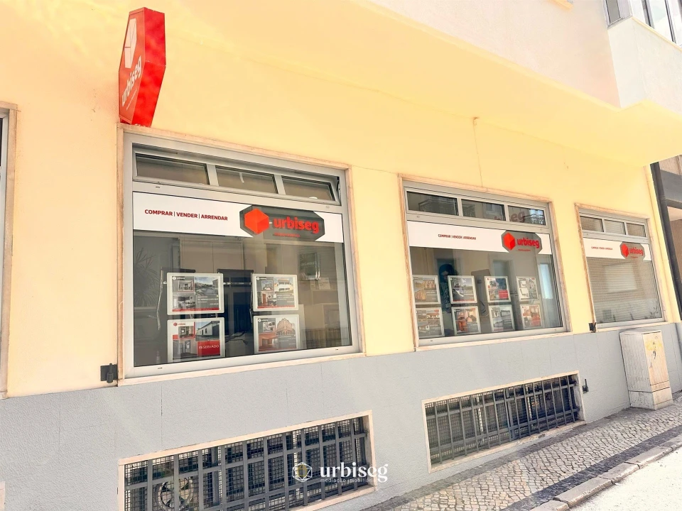 Loja para Arrendamento em Buarcos Foto 1