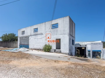 Armazém para Venda em Alcanena e Vila Moreira