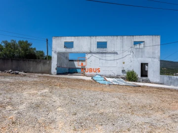 Armazém para Venda em Alcanena e Vila Moreira