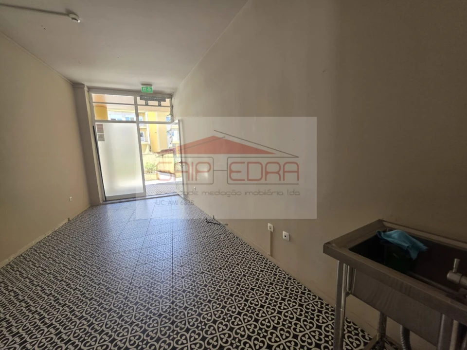 Loja para Venda em Oliveira, São Paio e São Sebastião Foto 7