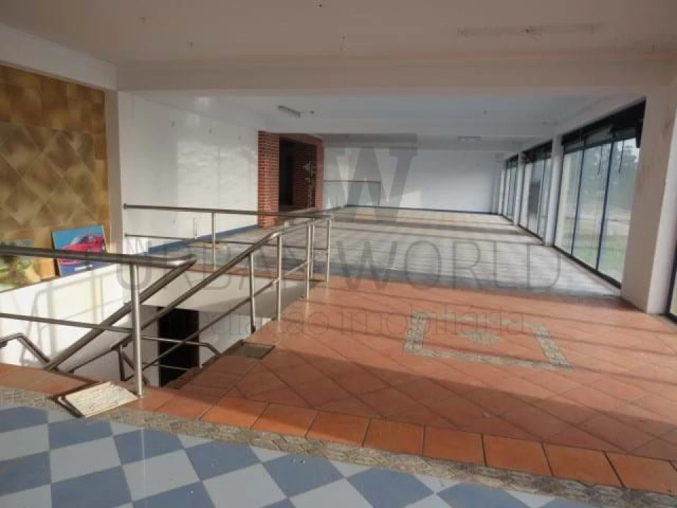 Armazém para Venda em Quinta do Anjo Foto 10