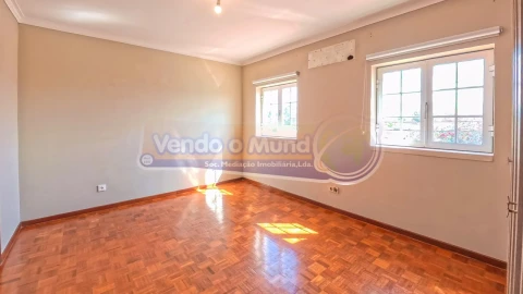 Moradia T4 para Venda em Samora Correia