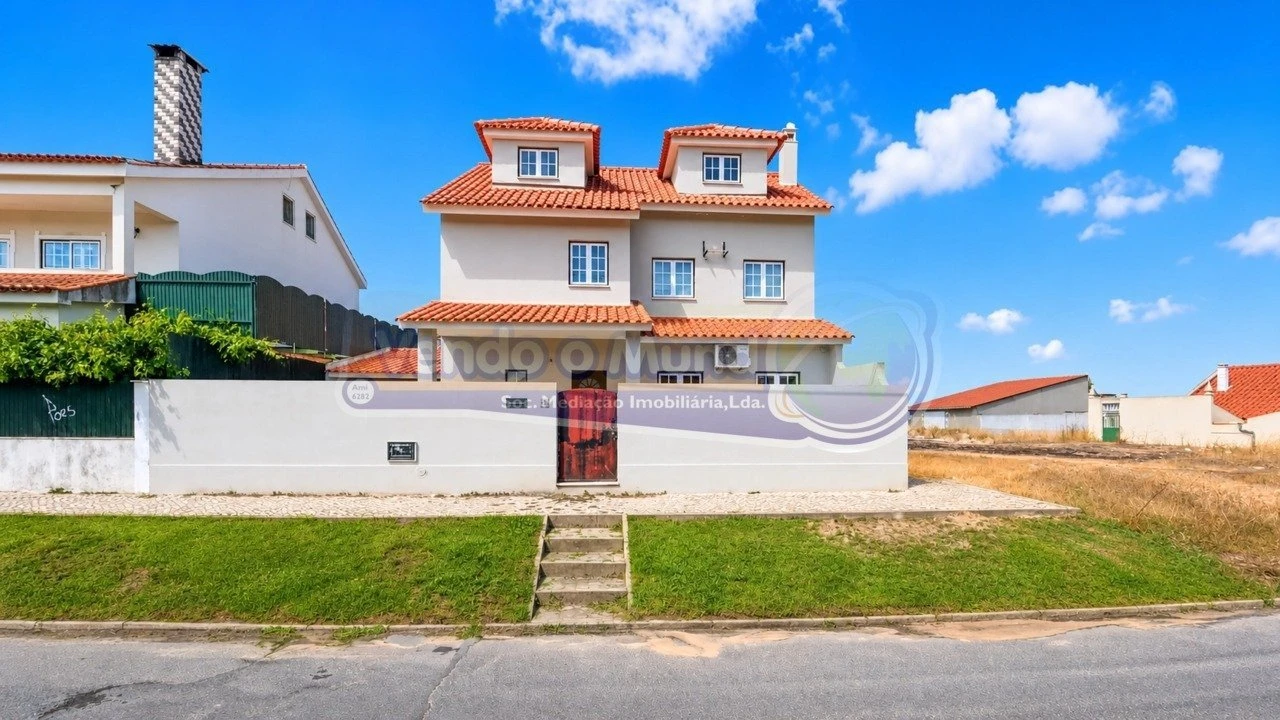 Moradia T4 para Venda em Samora Correia Foto 1