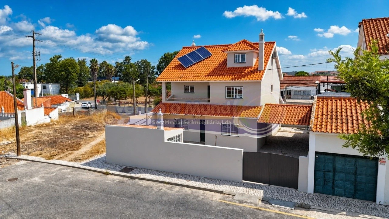 Moradia T4 para Venda em Samora Correia Foto 2