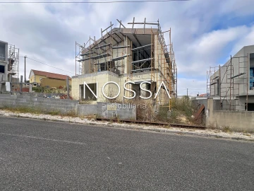 Moradia T4 para Venda em Almargem do Bispo, Pêro Pinheiro e Montelavar
