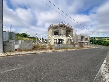Moradia T4 para Venda em Almargem do Bispo, Pêro Pinheiro e Montelavar